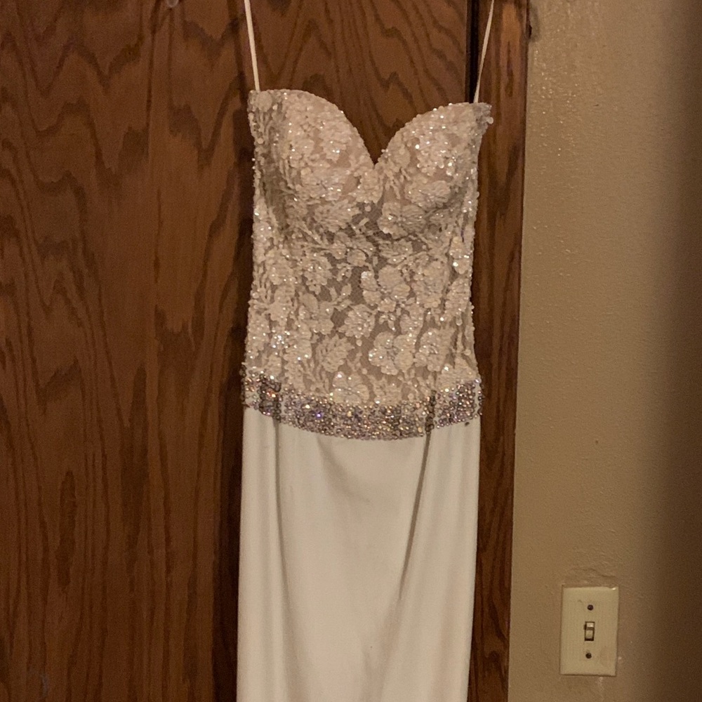 Prom dress or wedding does have smoke smell